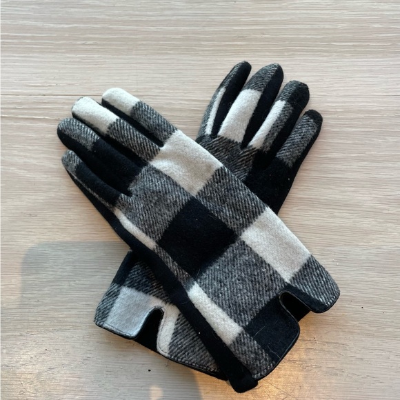 NWOT Tech Black an White Car Gloves - Picture 1 of 4